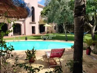 Magnifique villa avec piscine et grand jardin arboré - 2