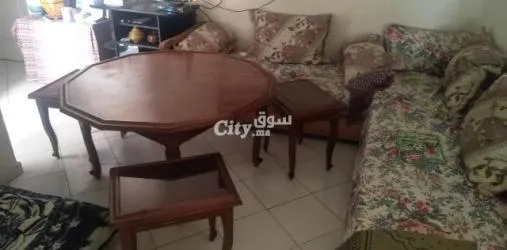 Grande table avec coifeuses