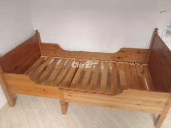 سرير للبيع
