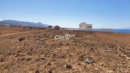 ارض للبيع توجد في موقع إستراتيجي تطل على البحر قرب La plage Rouge - 2