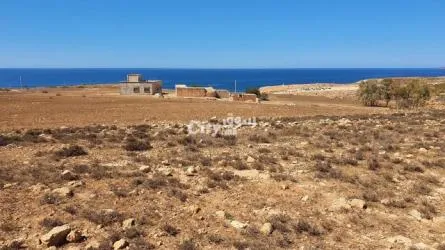 ارض للبيع توجد في موقع إستراتيجي تطل على البحر قرب La plage Rouge - 3