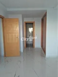 Apparemment à vendre - 4