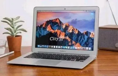 MacBook Air i5 Ram 8 Fin  2017 batterie 7 H - 2