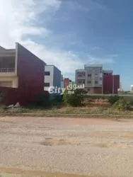 قطعة أرظية للبيع خاصة بالفيلات مساحتها 210 متر بالتجزئة المحيط العرائش