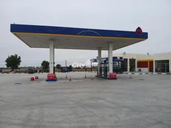 Vente station service+terrains mini-foot gazon synthétique