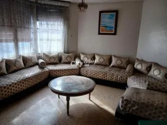 Un bon salon avec la table