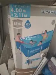 مسبح كبير الحجم