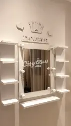 Miroir avec étagères murales – Très bon état