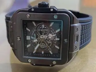 hublot SQUARE BANG AU 750 titanum - 4